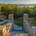Lägenhet Anatoli - Tranquil Location & Stunning Views, By Zantewize