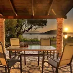 Anatoli - Tranquil Location & Stunning Views, By Zantewize Lägenhet *